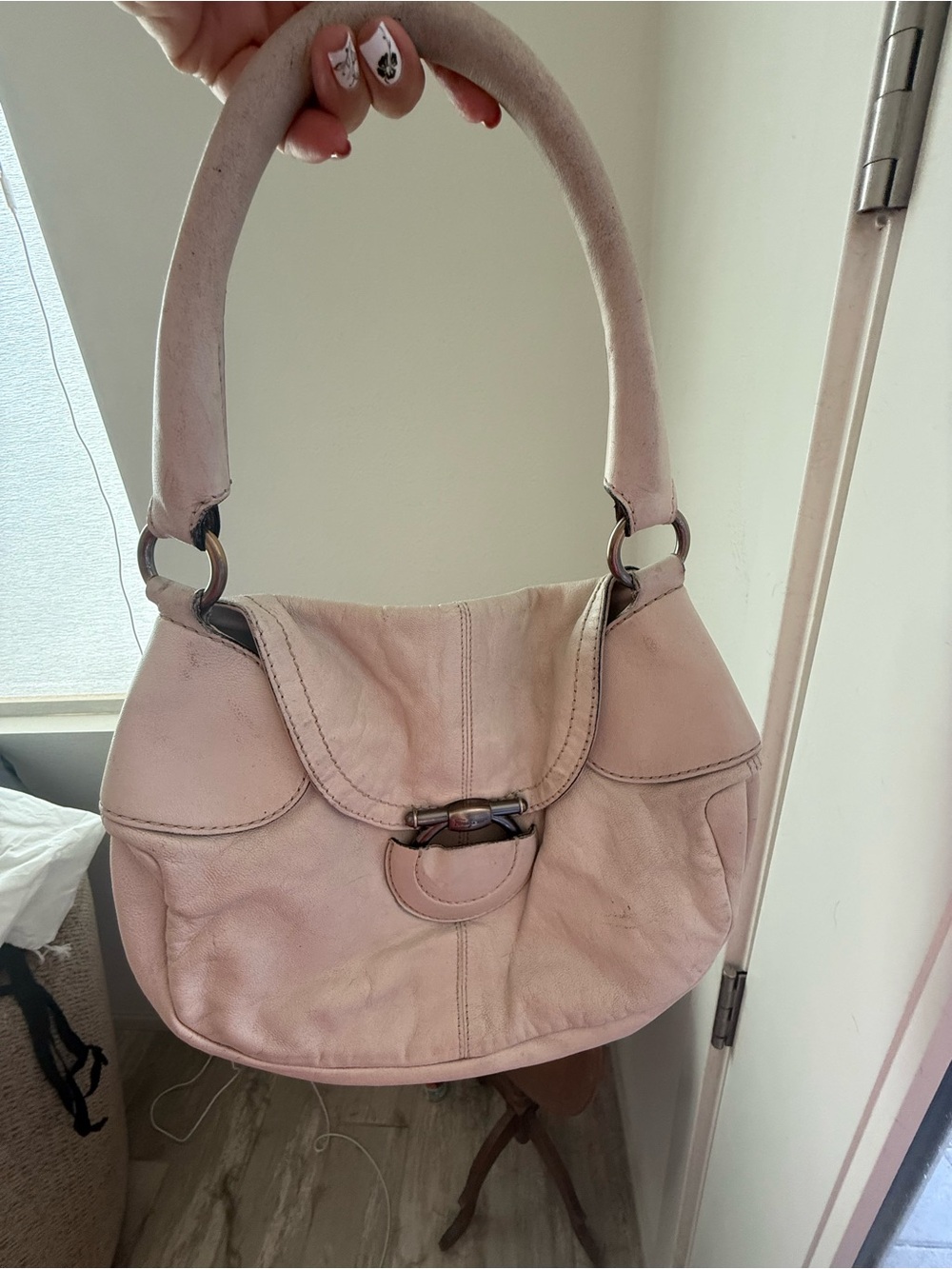 Salvatore Ferragamo Cream Leather Shoulder Bag with Ring Closure - Picture 9 of 9